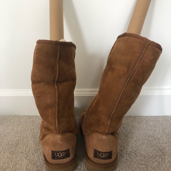 Women’s Ugg Boots - Picture 3 of 3
